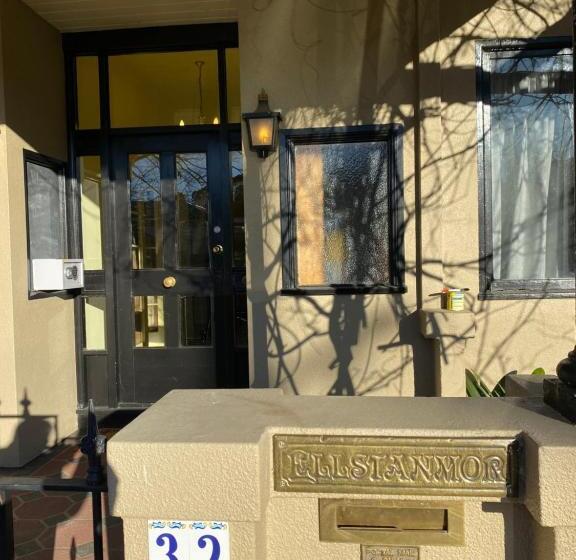 پانسیون Ellstanmor Guesthouse Cooma