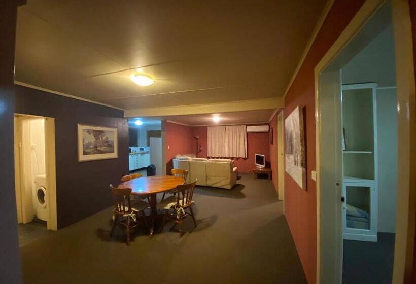 پانسیون Ellstanmor Guesthouse Cooma