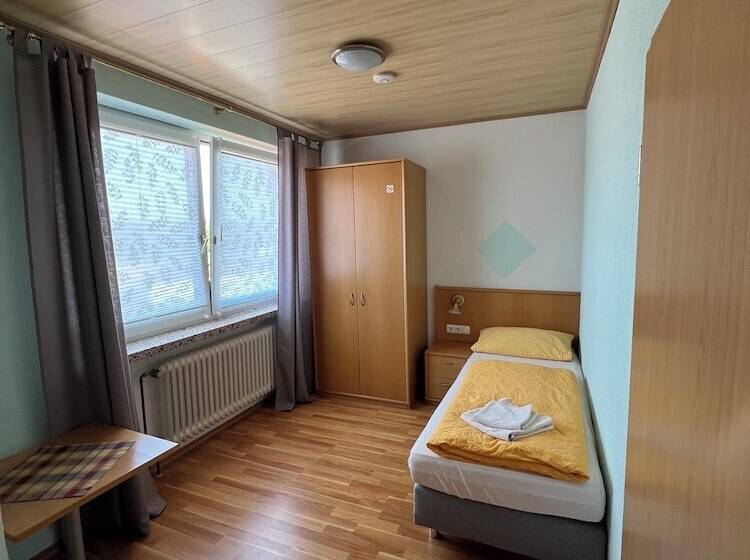 Пансион Gasthaus & Metzgerei Besenhardt