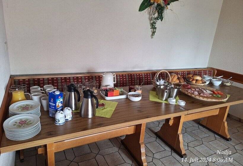 Пансион Gasthaus & Metzgerei Besenhardt