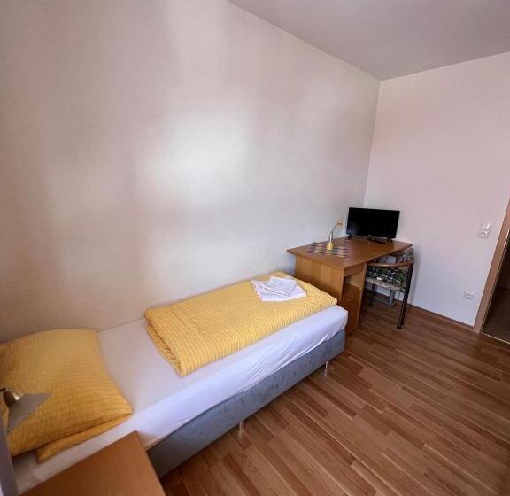 Пансион Gasthaus & Metzgerei Besenhardt