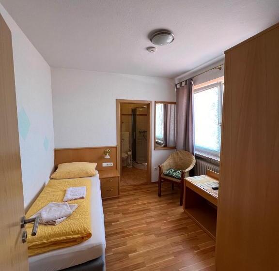 Пансион Gasthaus & Metzgerei Besenhardt