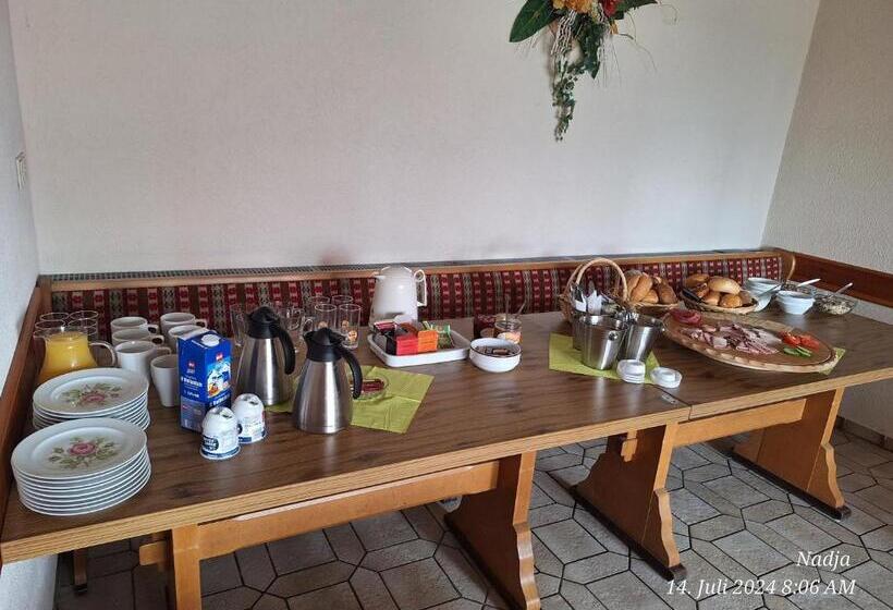 Пансион Gasthaus & Metzgerei Besenhardt