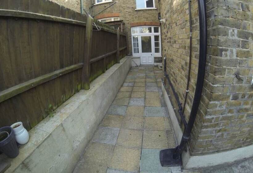 ペンション Winton House