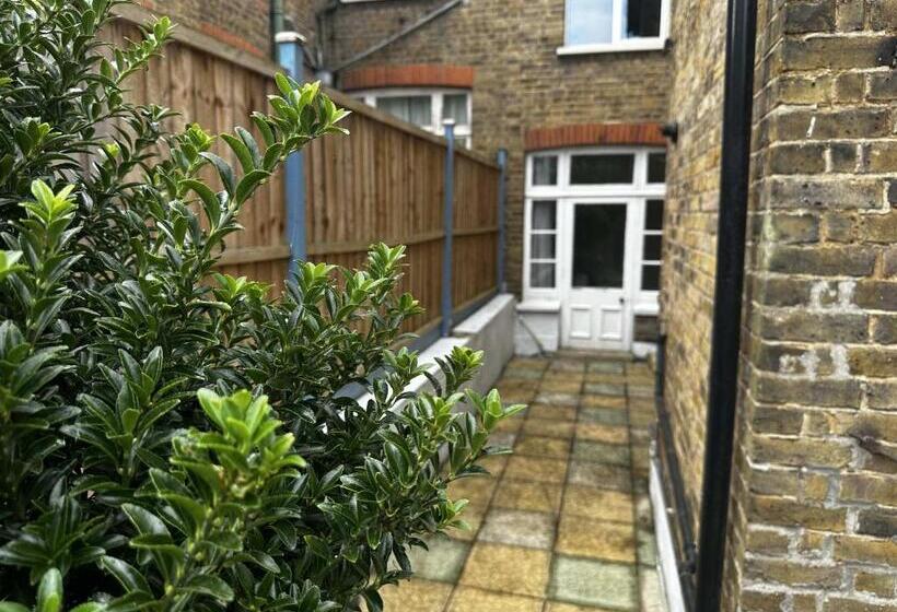 ペンション Winton House