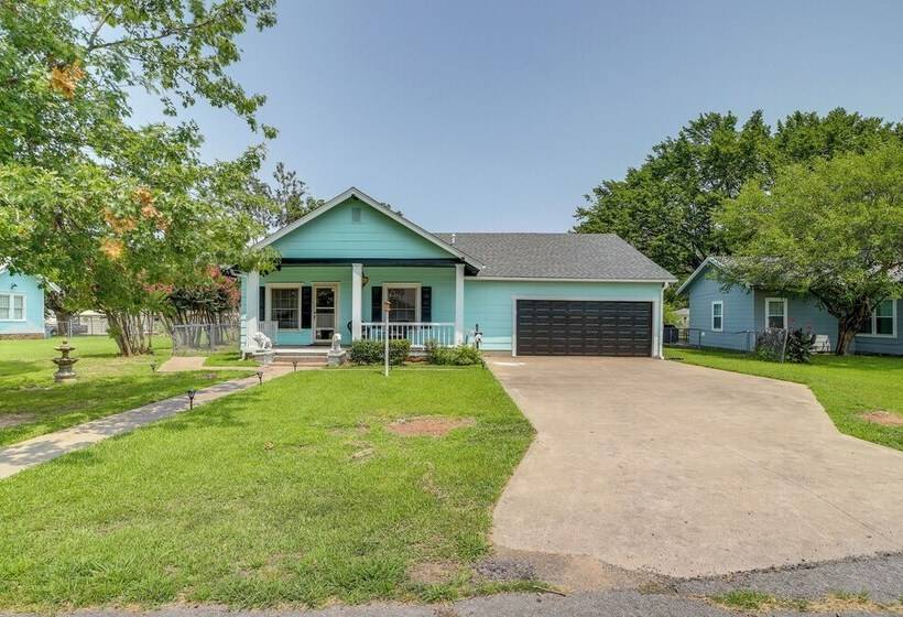 Eufaula Home   Walk To Lake Beach!