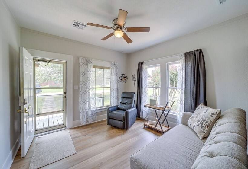 Eufaula Home   Walk To Lake Beach!