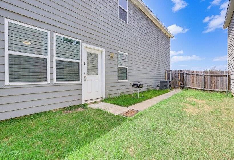 Pet Friendly Kyle Home W/ Yard ~ 23 Mi To Austin!