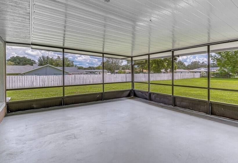 Pet Friendly Ocala Home W/ Screened In Lanai!