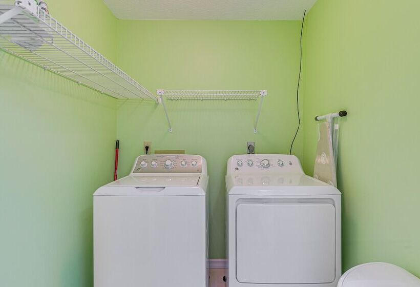 Pet Friendly Ocala Home W/ Screened In Lanai!