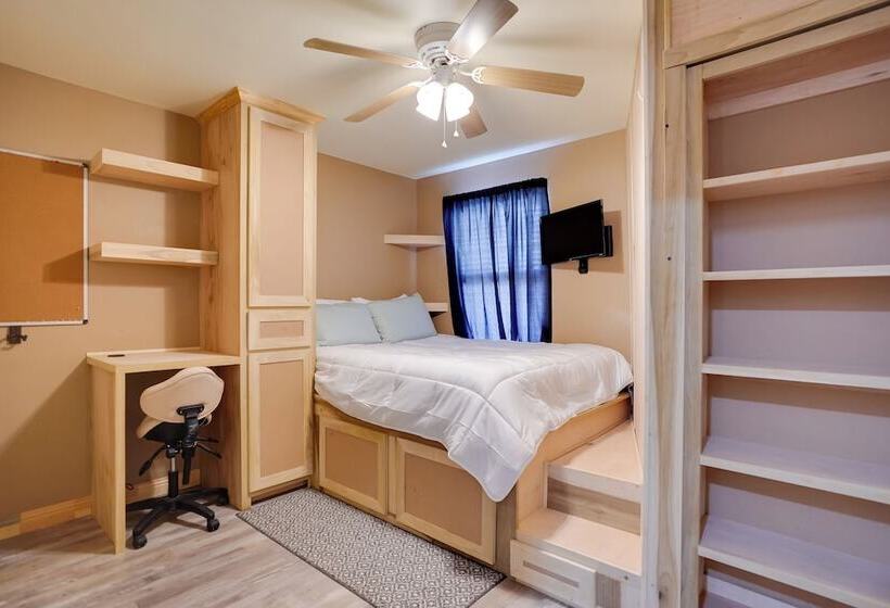 Hot Tub & Outdoor Kitchen: Ransom Canyon Paradise