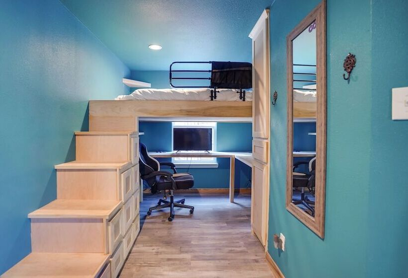 Hot Tub & Outdoor Kitchen: Ransom Canyon Paradise