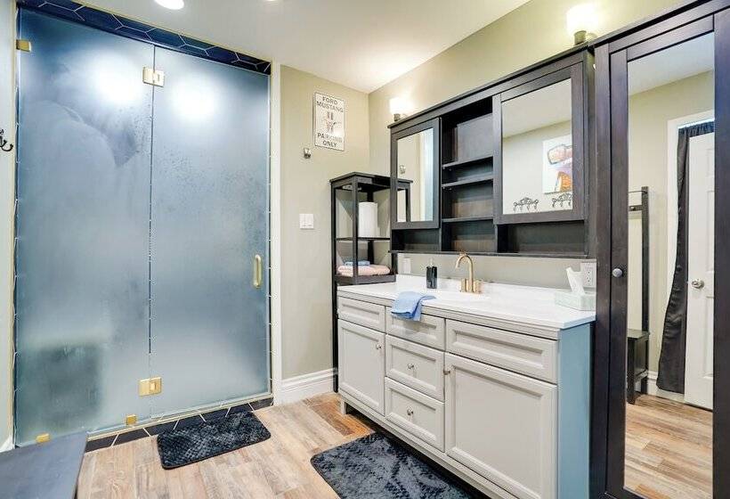 Hot Tub & Outdoor Kitchen: Ransom Canyon Paradise