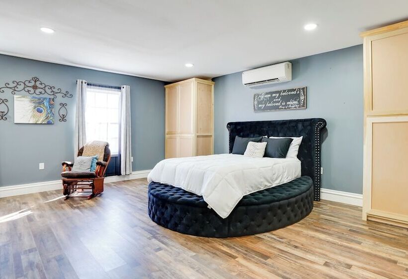 Hot Tub & Outdoor Kitchen: Ransom Canyon Paradise