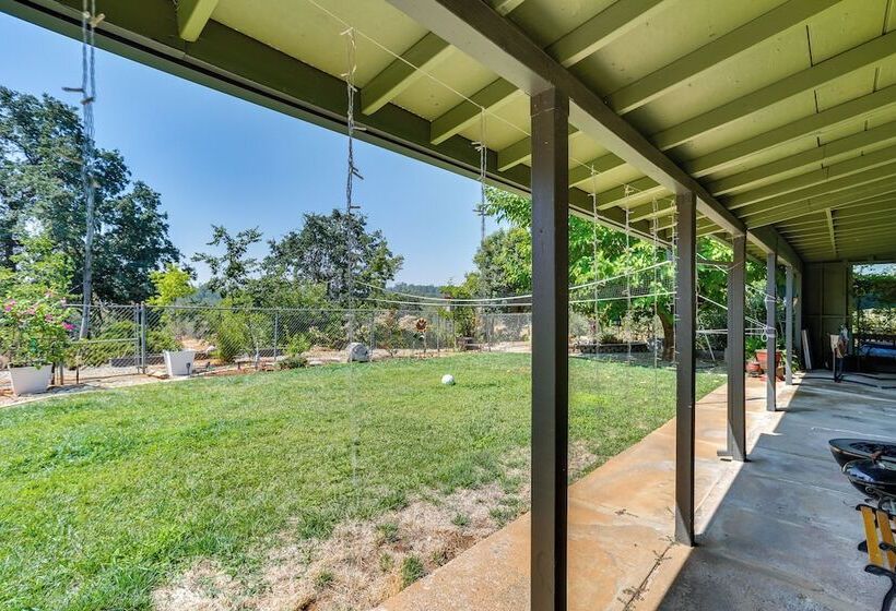 Hot Tub & Horse Boarding On 3 Acres In Redding!