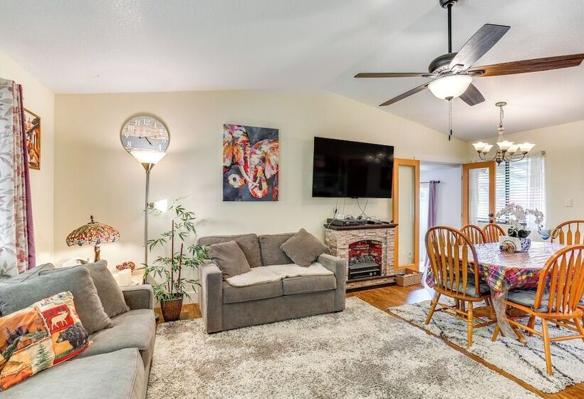 Hot Tub & Horse Boarding On 3 Acres In Redding!