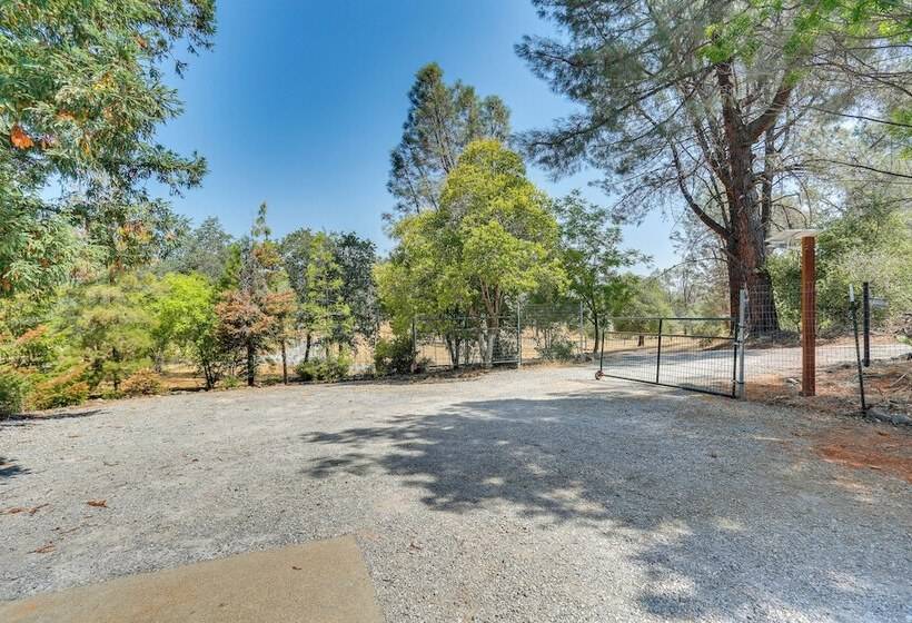 Hot Tub & Horse Boarding On 3 Acres In Redding!