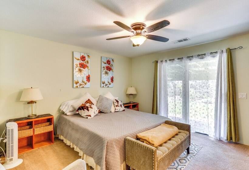 Hot Tub & Horse Boarding On 3 Acres In Redding!