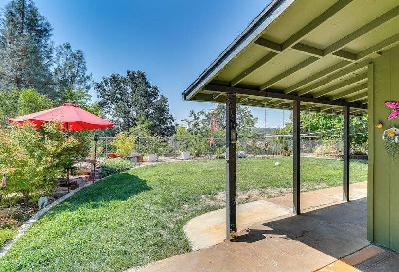 Hot Tub & Horse Boarding On 3 Acres In Redding!