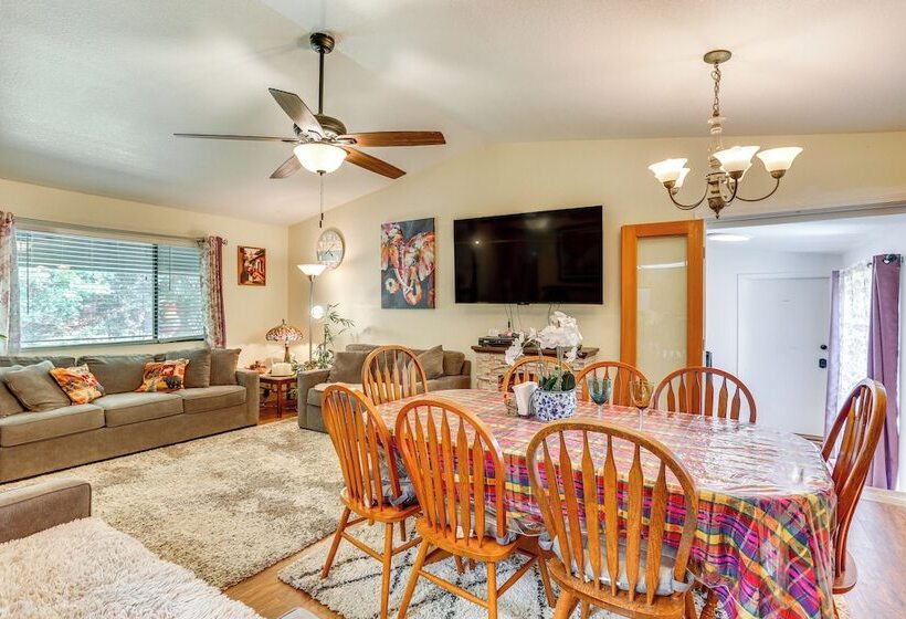 Hot Tub & Horse Boarding On 3 Acres In Redding!