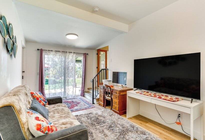 Hot Tub & Horse Boarding On 3 Acres In Redding!