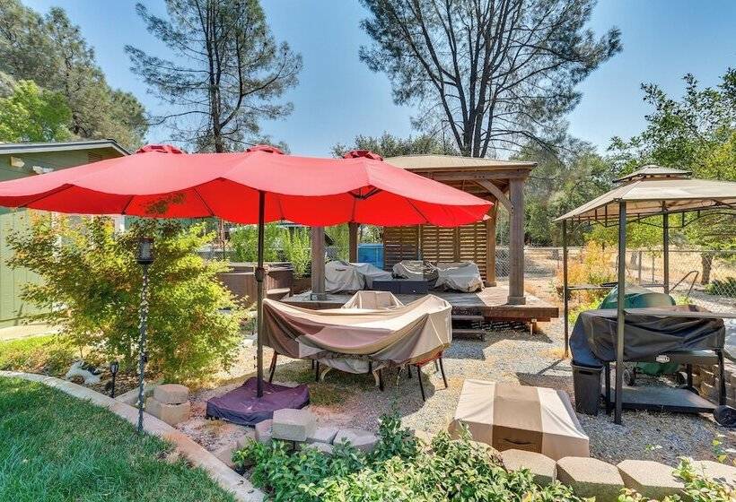 Hot Tub & Horse Boarding On 3 Acres In Redding!