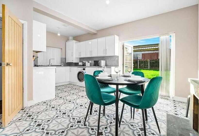 住所  Cosy 3 Bed House In Birmingham With Free Parking