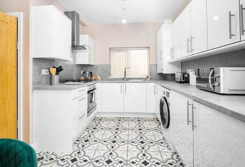 住所  Cosy 3 Bed House In Birmingham With Free Parking