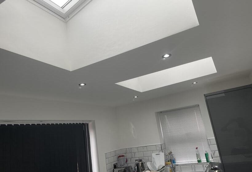 Резиденция Cozy London House With 3 Bedrooms