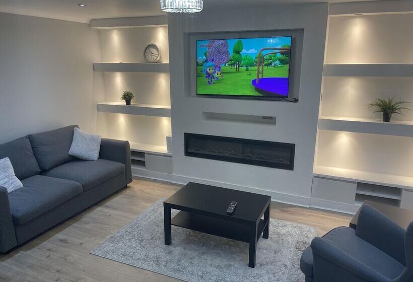 Резиденция Cozy London House With 3 Bedrooms