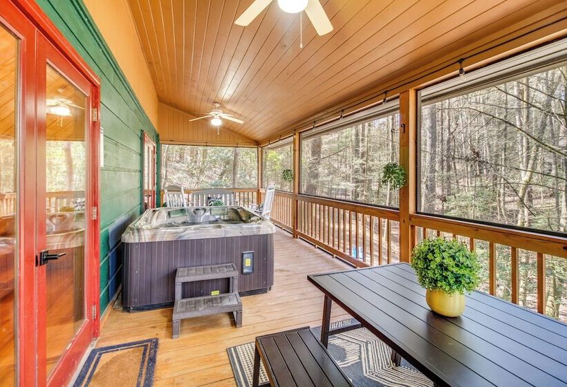 Secluded Cherry Log Cabin W/ Hot Tub + Swings!