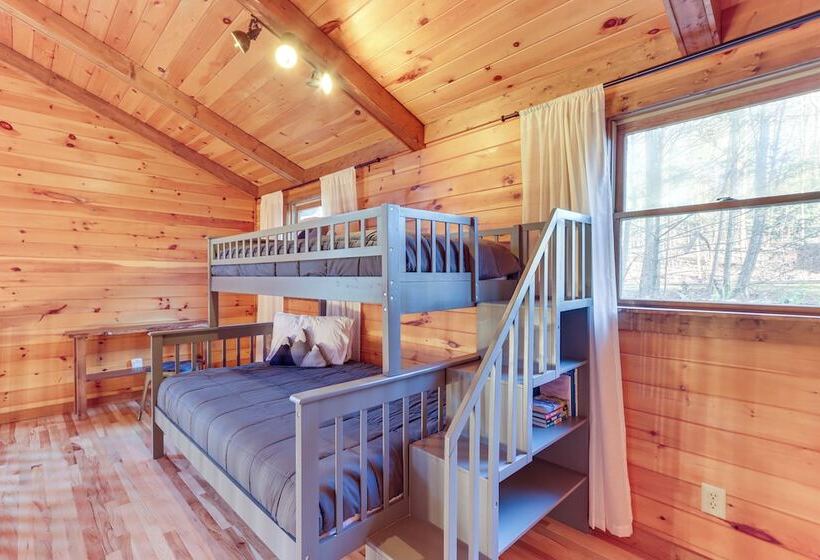 Secluded Cherry Log Cabin W/ Hot Tub + Swings!