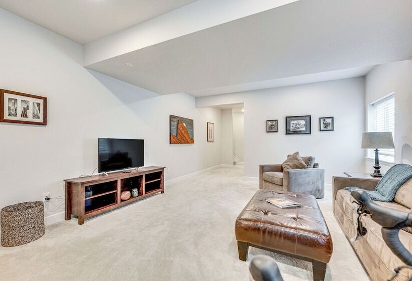 15 Mi To Boulder: Spacious Family Home In Erie