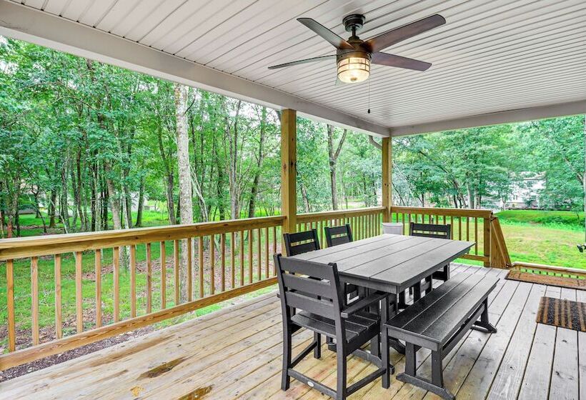 Lake Access & Hot Tub: Forest View Poconos Cabin