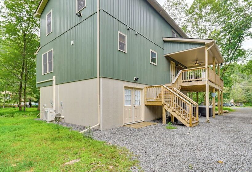 Lake Access & Hot Tub: Forest View Poconos Cabin