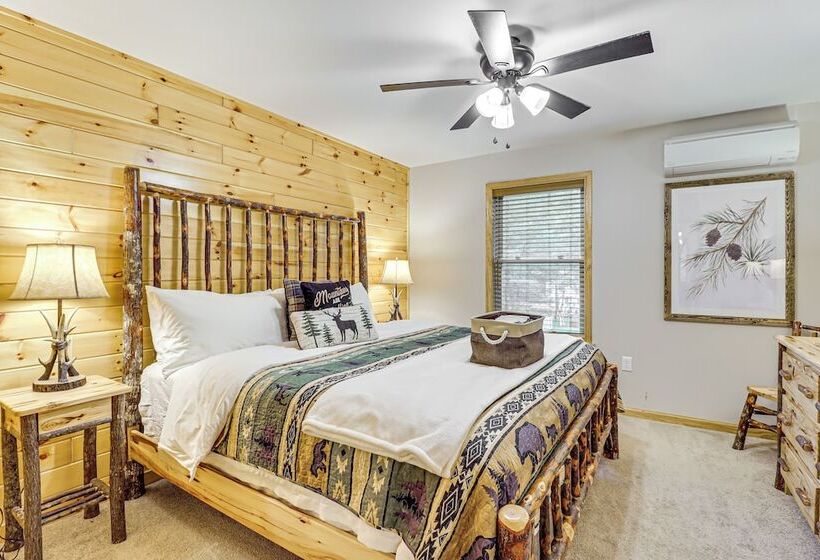 Lake Access & Hot Tub: Forest View Poconos Cabin