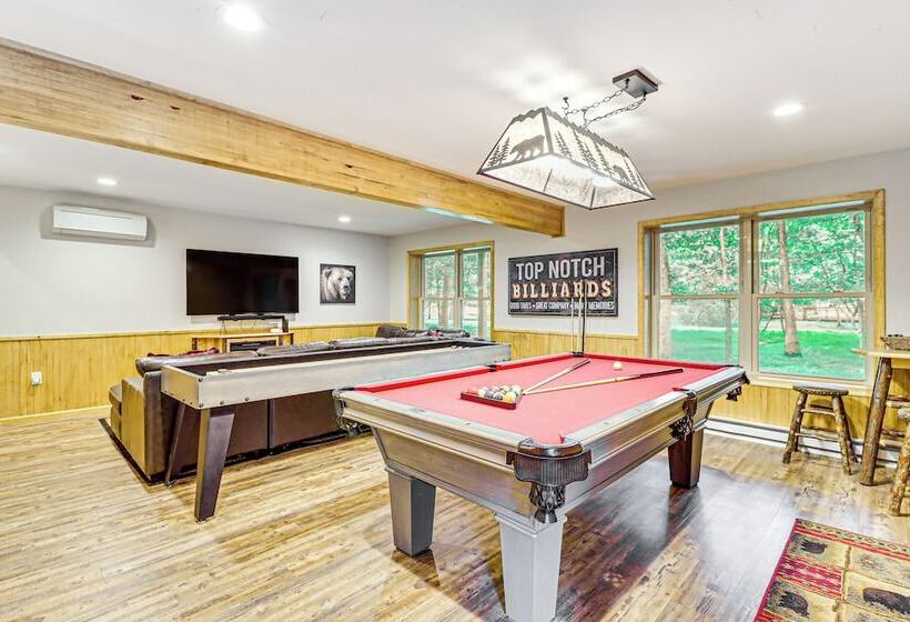 Lake Access & Hot Tub: Forest View Poconos Cabin