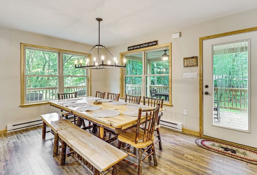 Lake Access & Hot Tub: Forest View Poconos Cabin