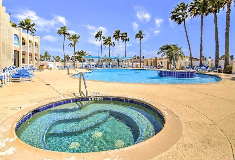 5 Mi To Beaches: Sunny Port Isabel Golf Retreat