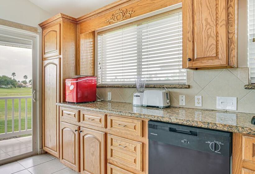 5 Mi To Beaches: Sunny Port Isabel Golf Retreat