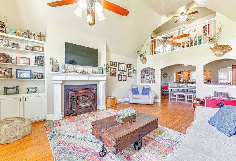Fire Pit + Sauna: Spacious Lake Texoma Retreat!