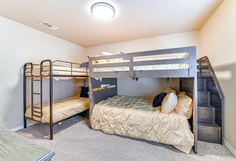 Fire Pit + Sauna: Spacious Lake Texoma Retreat!