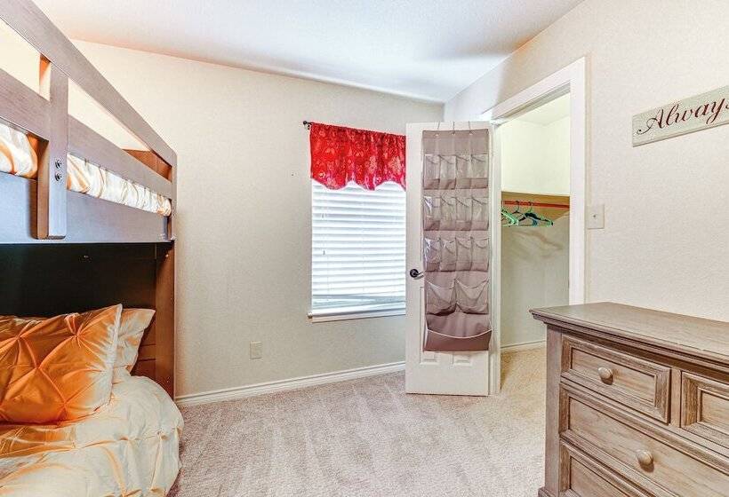 Fire Pit + Sauna: Spacious Lake Texoma Retreat!