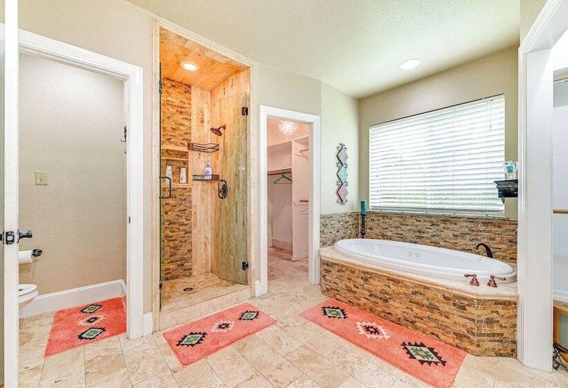 Fire Pit + Sauna: Spacious Lake Texoma Retreat!