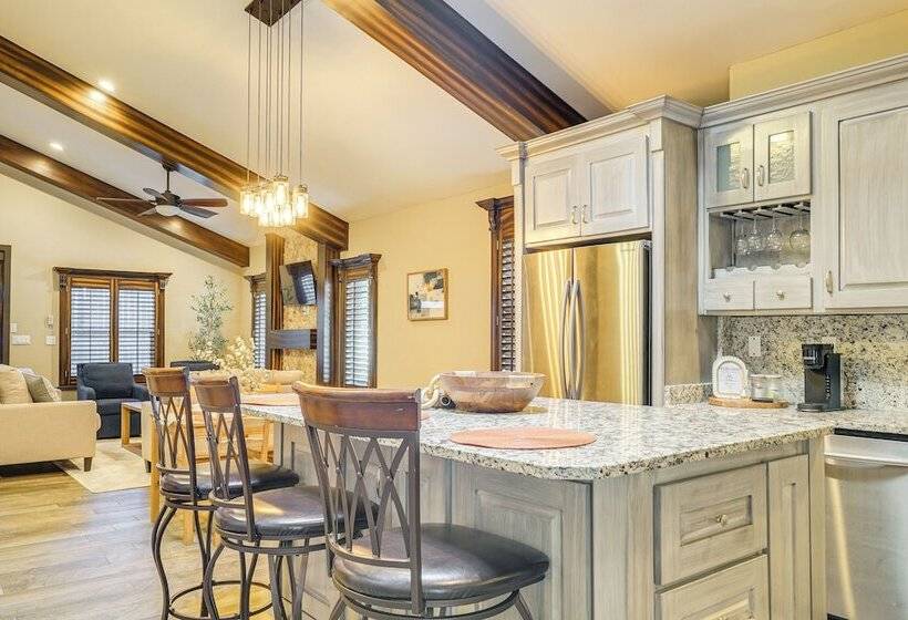 Unique El Paso Home W/ Patio ~ 1 Mi To The Shoppes