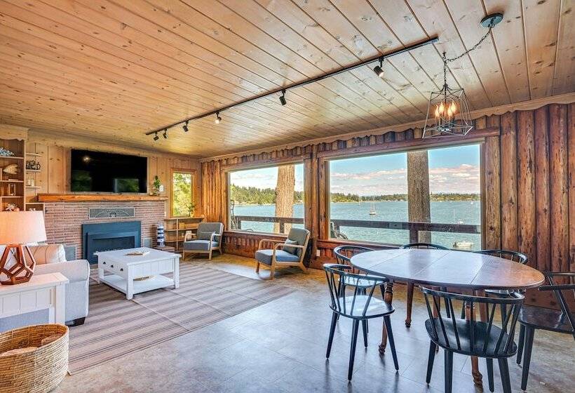 Waterfront Vashon Island Home, Beach Access & View