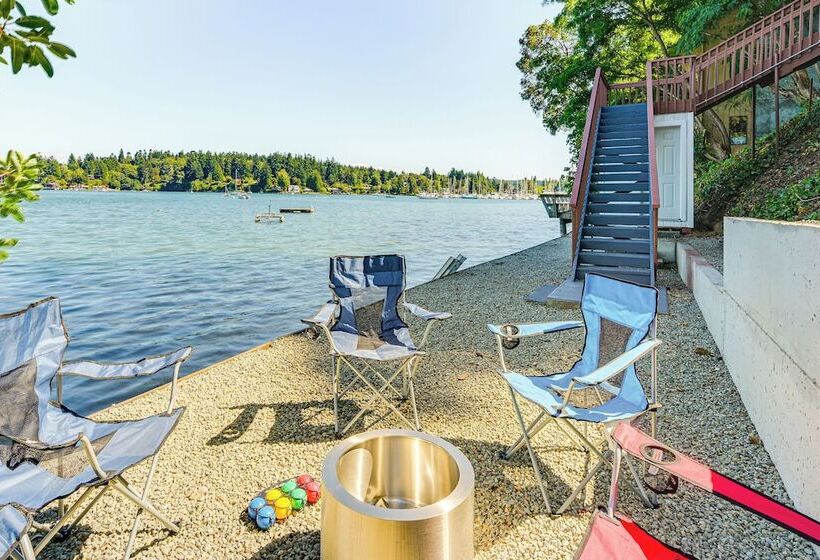 Waterfront Vashon Island Home, Beach Access & View