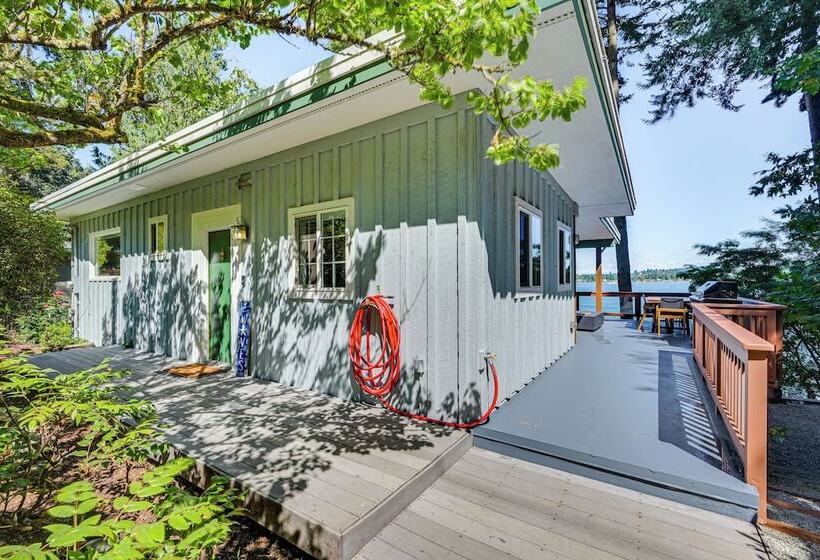Waterfront Vashon Island Home, Beach Access & View