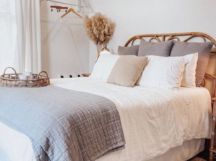 Bed and Breakfast Guesthouse On Girod