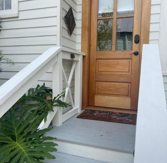 Bed and Breakfast Guesthouse On Girod